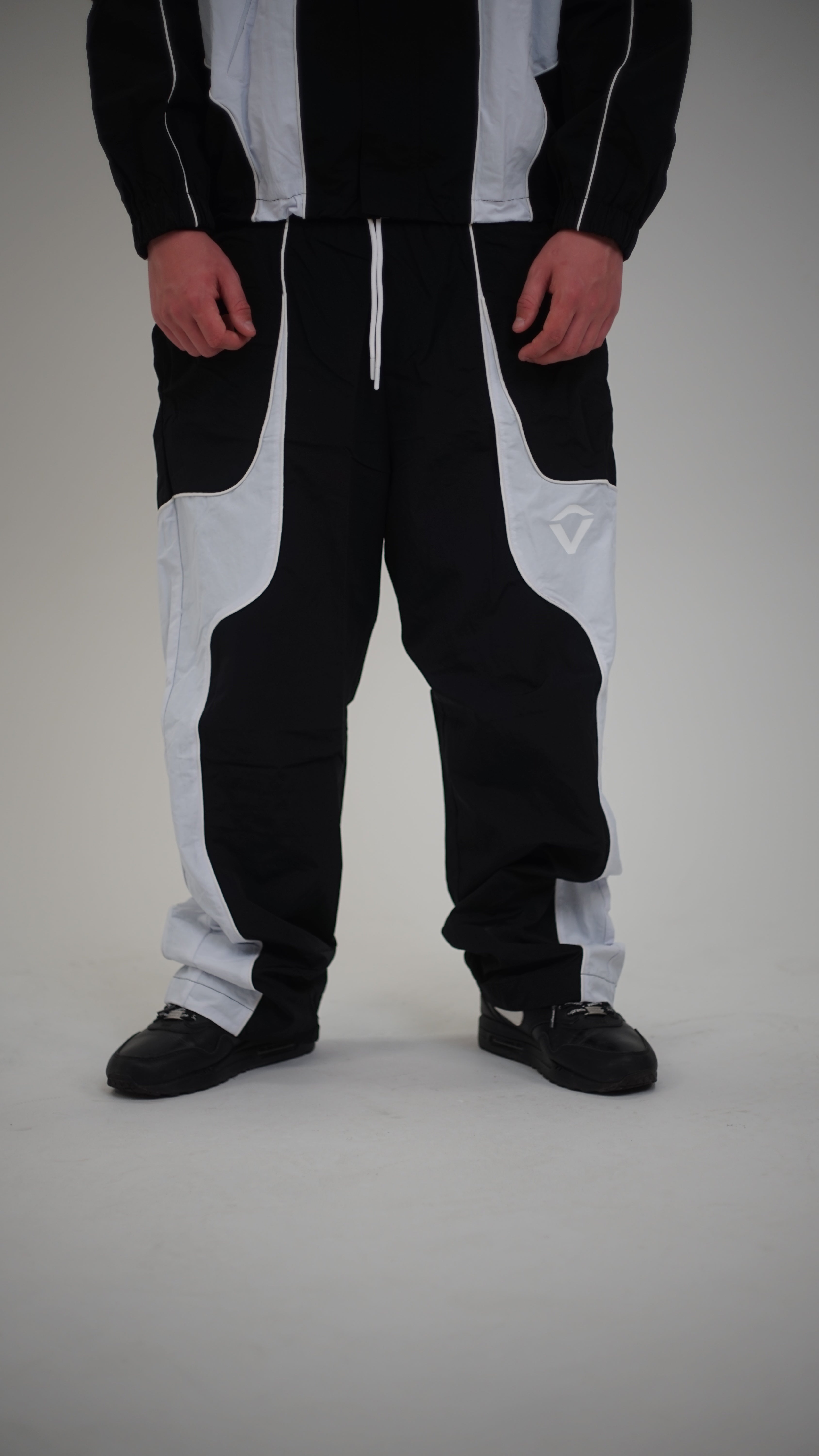 Track pants logo, men & women - Black and white