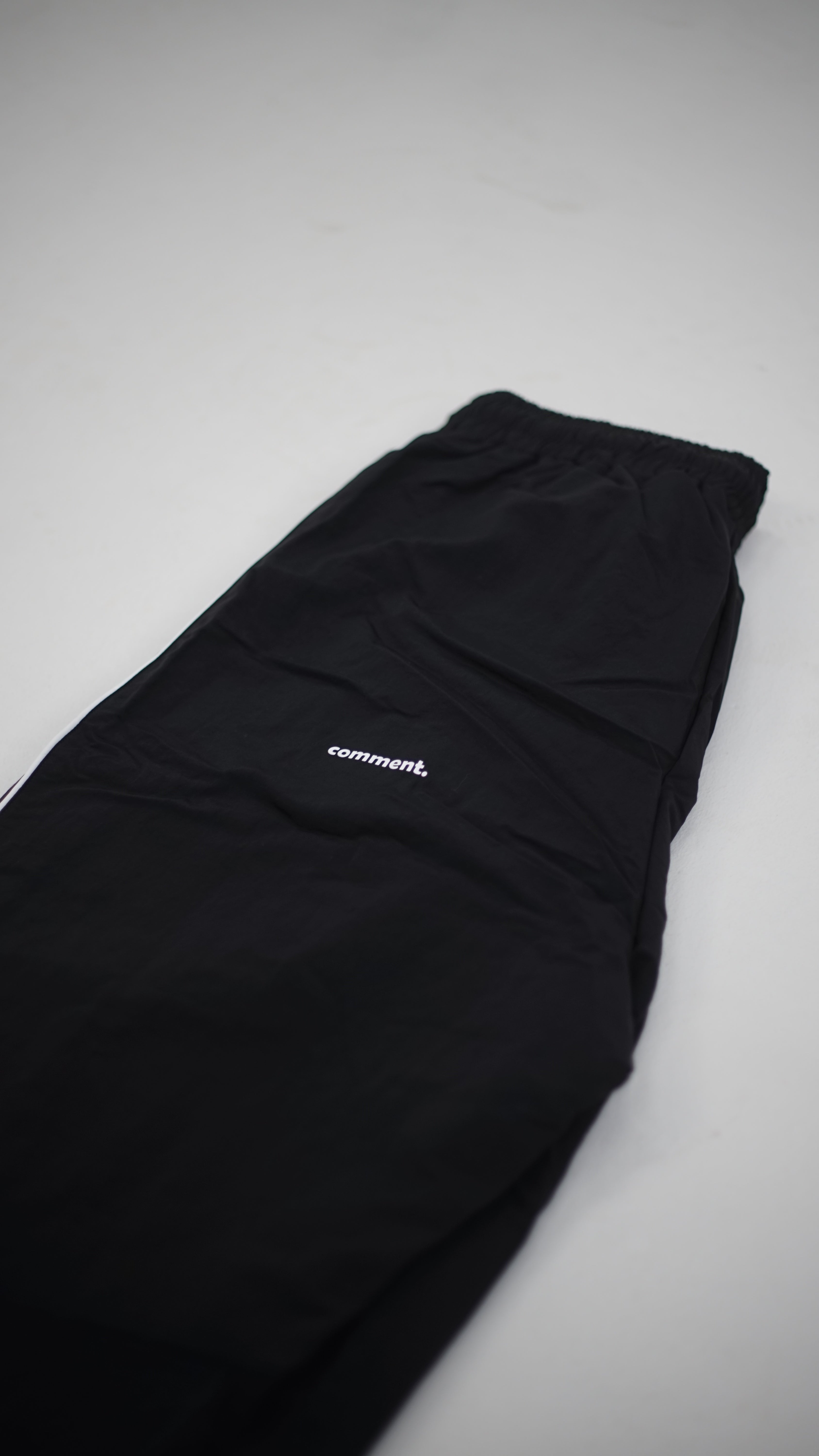 Track pants comment, Men & women - Black and white