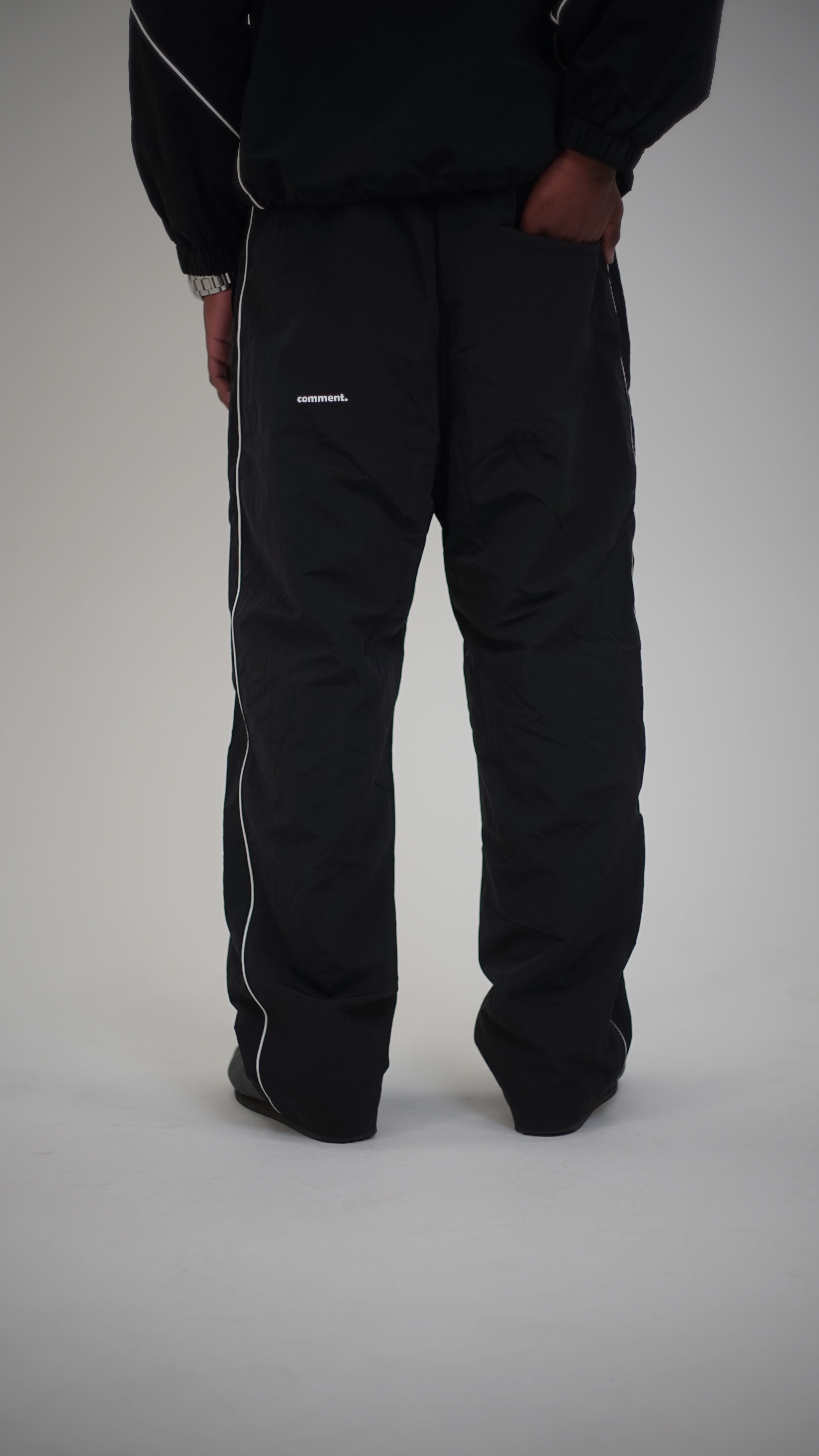 Track pants comment, Men & women - Black and white